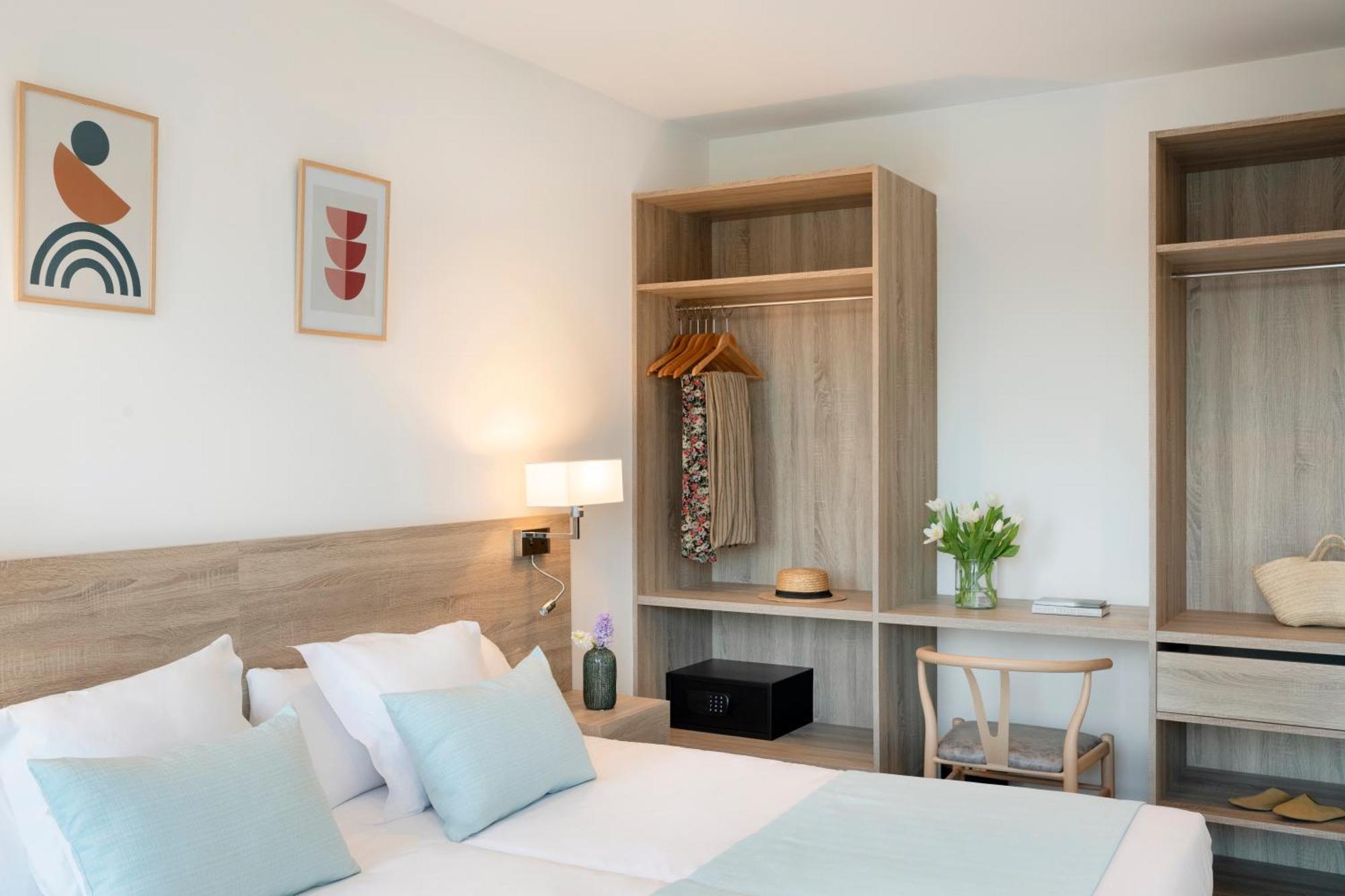 Aparthotel Marina Drach Porto Cristo Bagian luar foto
