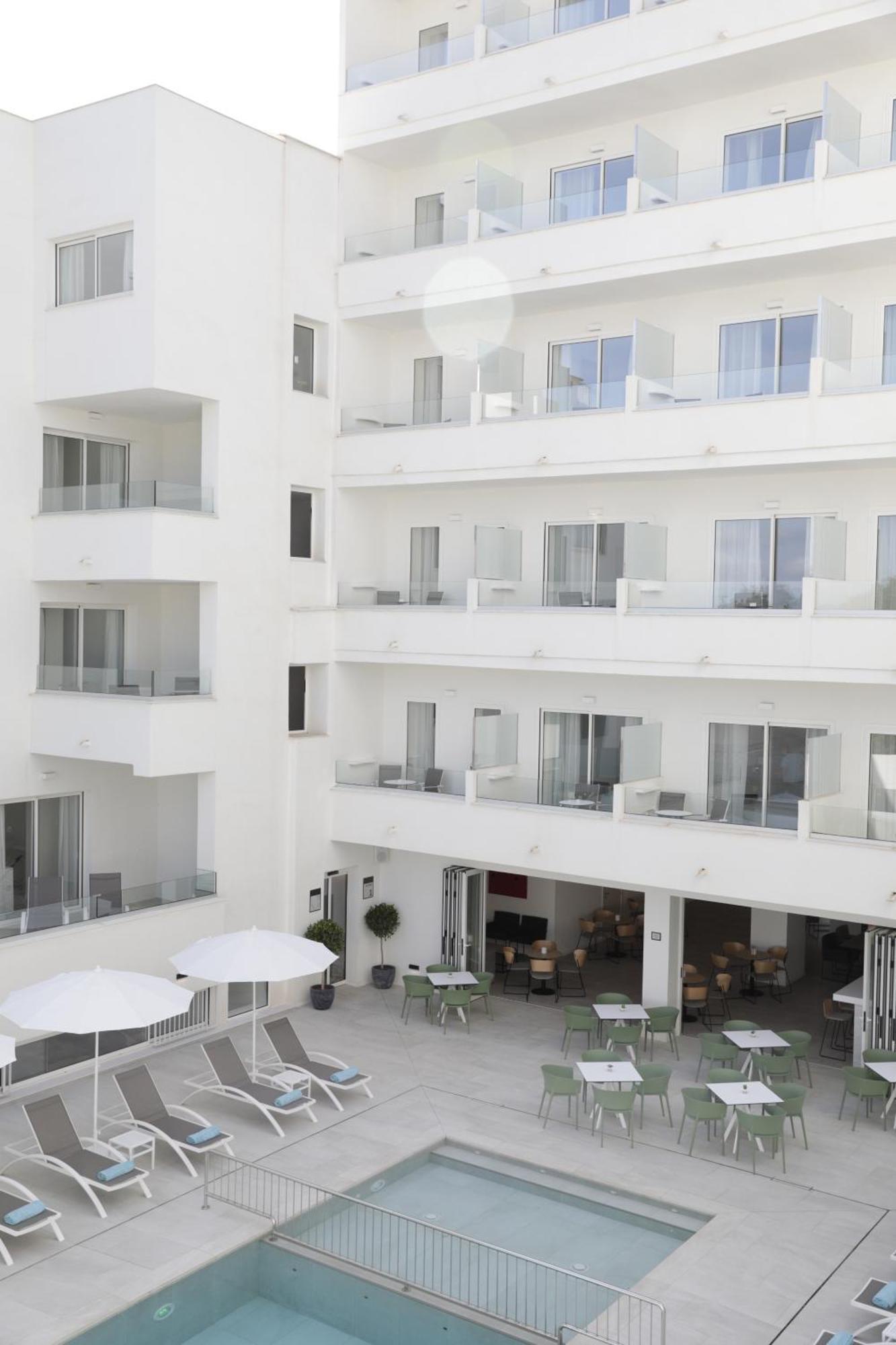 Aparthotel Marina Drach Porto Cristo Bagian luar foto