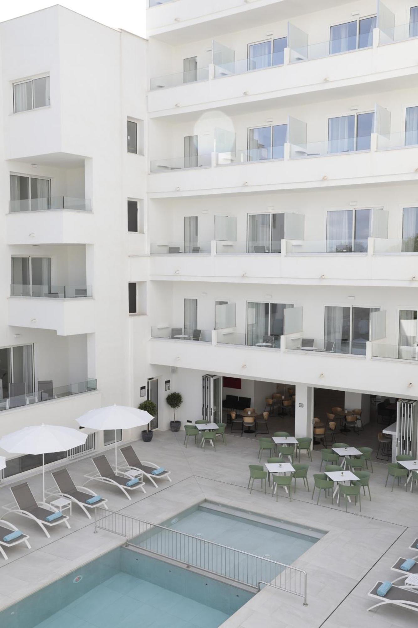 Aparthotel Marina Drach Porto Cristo Bagian luar foto